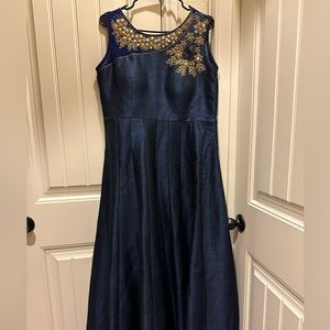 Really nice India party wear outfit only one time used Size xl